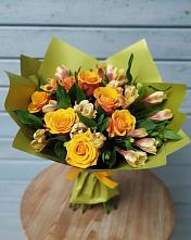 Букет цветов из:  Альстромерии и Розы в Каче