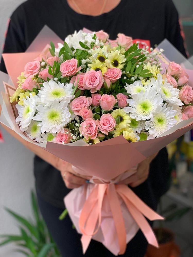 Букет цветов из: Розы и Хризантемы в Каче