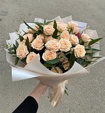 Букет Кремовые розы Латте в Каче