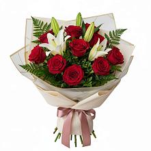 Букет цветов из:  Лилии и Розы в Каче