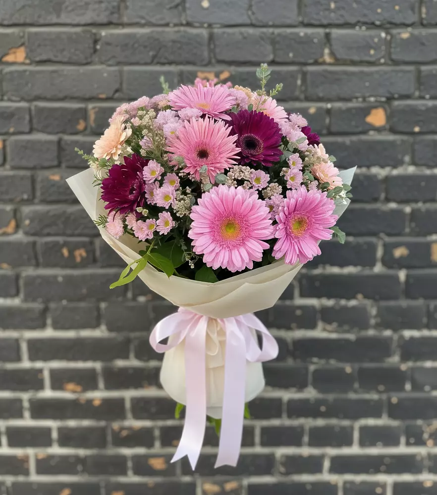Букет цветов из: Герберы и Хризантемы в Каче