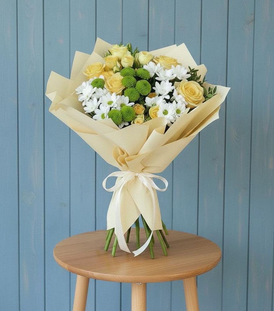 Букет цветов из: Хризантемы и Розы в Каче