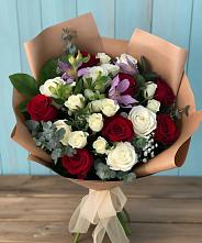 Букет цветов из:  Розы и Альстромерии в Каче