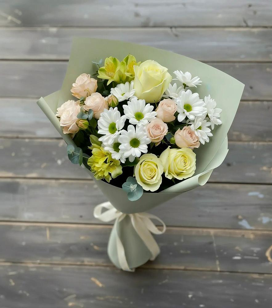 Букет цветов из: Альстромерии, Розы и Хризантемы в Каче