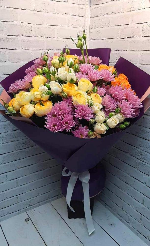 Букет цветов из: Хризантемы и Розы в Каче