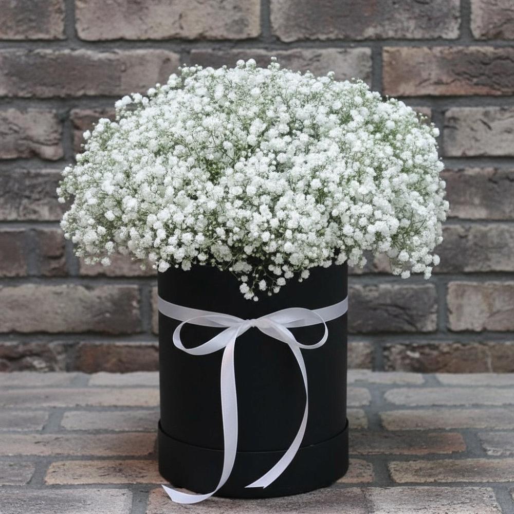 Цветочная композиция из Гипсофила в шляпной коробке в Каче