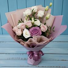Букет цветов из:  Розы и Лизиантусы в Каче