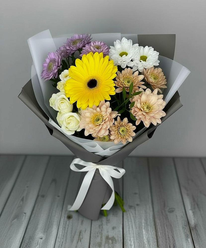 Букет цветов из: Розы, Герберы и Хризантемы в Каче