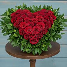 Цветочная композиция из Розы в виде сердца в Каче