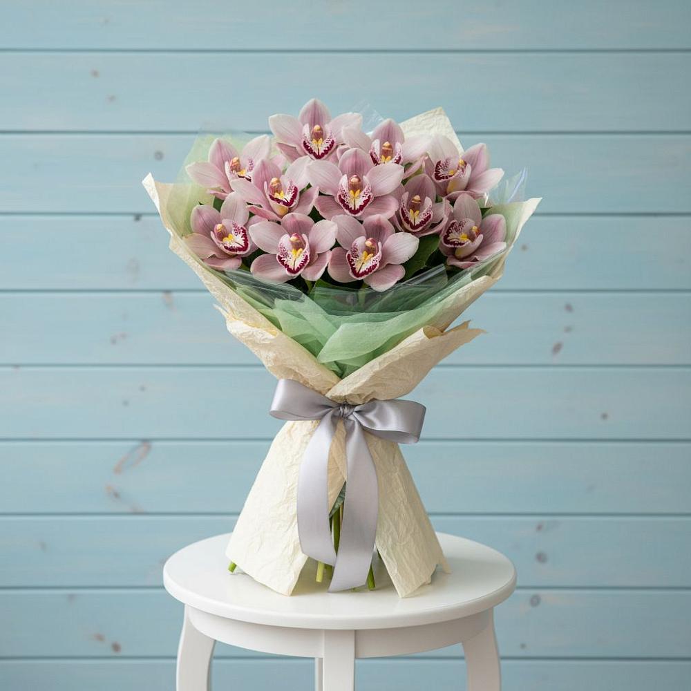 Букет цветов из: Орхидеи и Розы в Каче