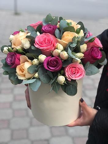 Цветочная композиция из Розы в шляпной коробке в Каче