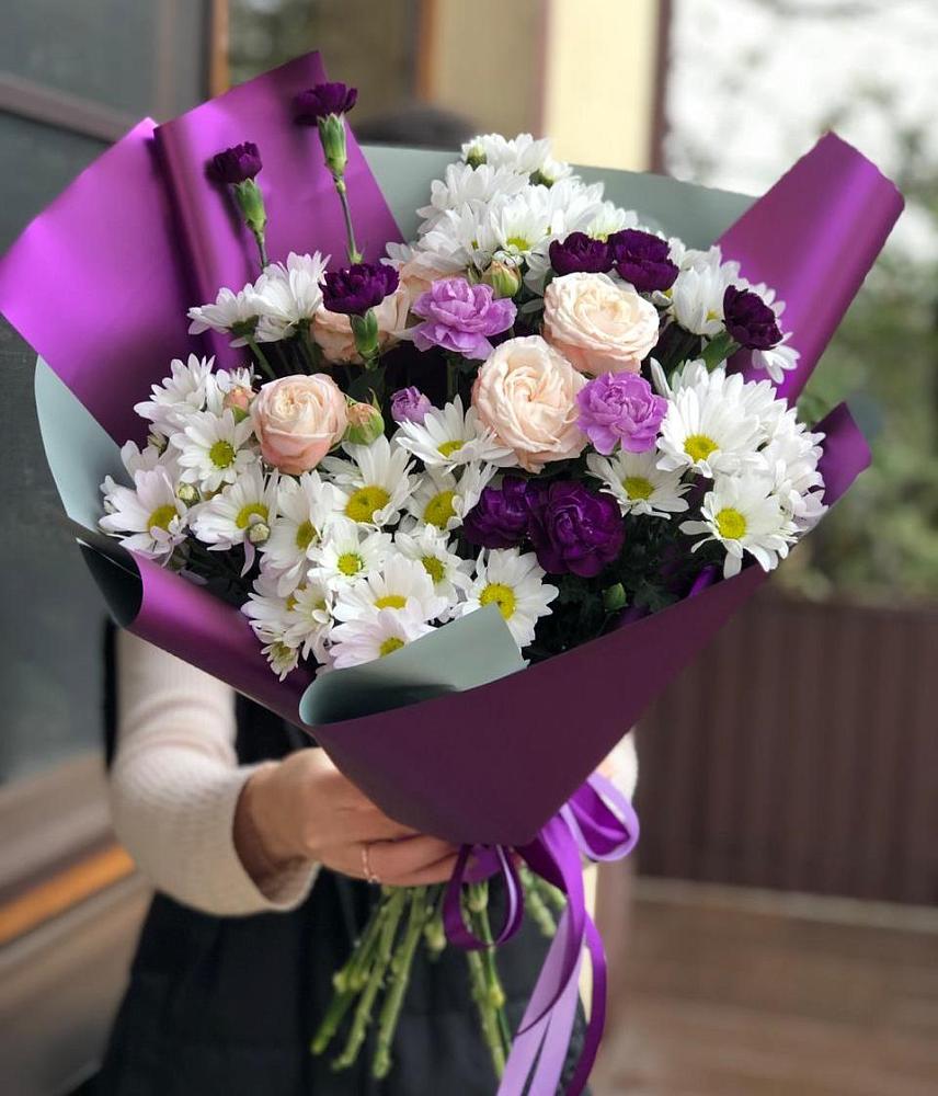 Букет цветов из: Хризантемы, Гвоздики и Розы в Каче