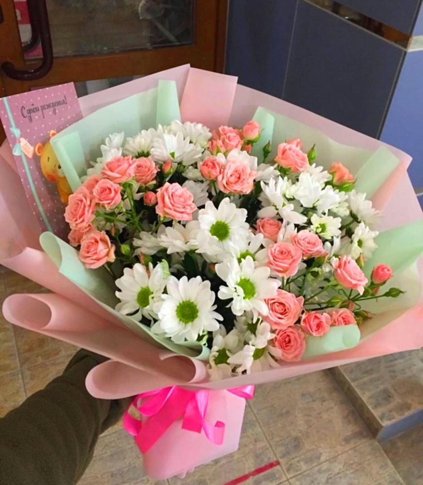 Букет цветов из: Розы и Хризантемы в Каче