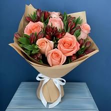 Букет цветов из:  Розы и Альстромерии в Каче