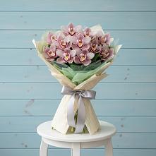 Букет цветов из:  Орхидеи и Розы в Каче