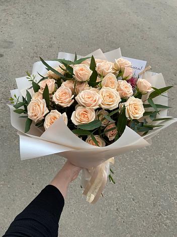 Букет Кремовые розы Латте в Каче