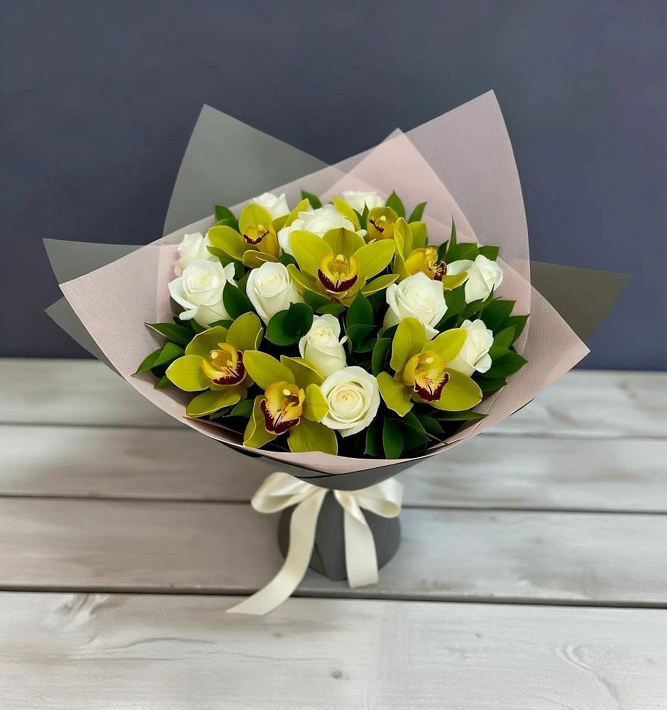 Букет цветов из: Орхидеи и Розы в Каче