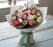 Букет цветов из:  Розы, Лизиантусы и Гвоздики в Каче