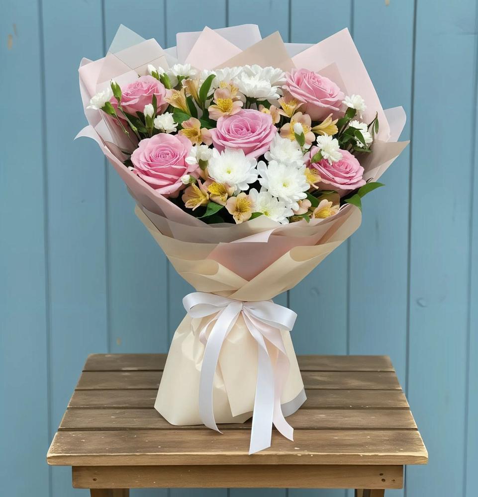 Букет цветов из: Гвоздики, Орхидеи и Розы в Каче