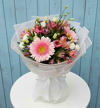 Букет цветов из:  Герберы, Альстромерии и Лизиантусы #REPLACE_PRED# Каче