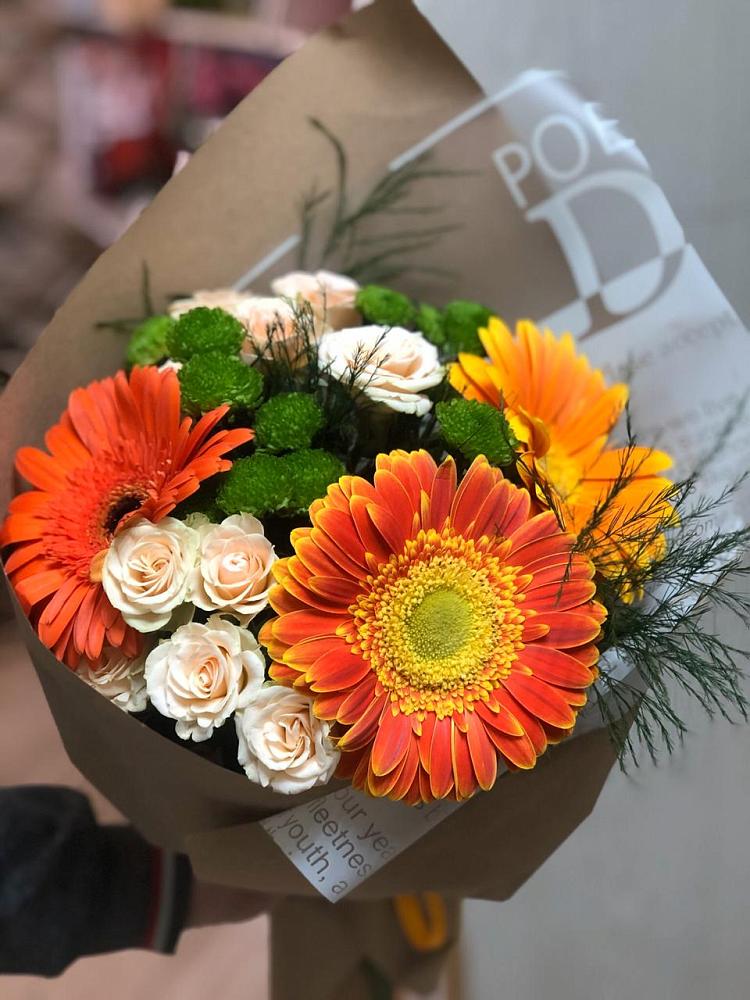 Букет цветов из: Герберы, Хризантемы и Розы в Каче