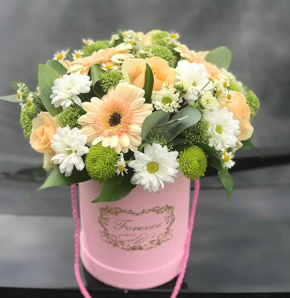 Цветочная композиция из Розы, Герберы и Хризантемы в шляпной коробке в Каче