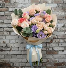 Букет цветов из:  Розы, Лизиантусы и Гвоздики в Каче