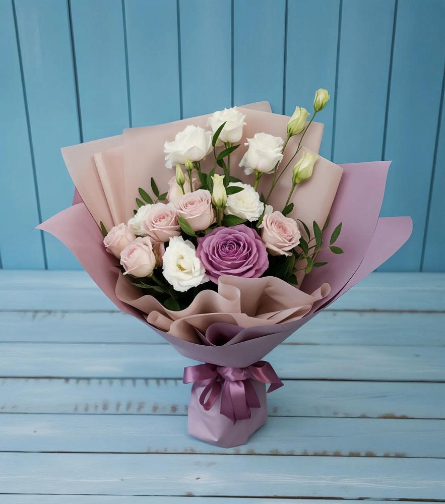 Букет цветов из: Розы и Лизиантусы в Каче