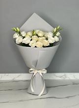 Букет цветов из:  Розы и Лизиантусы в Каче